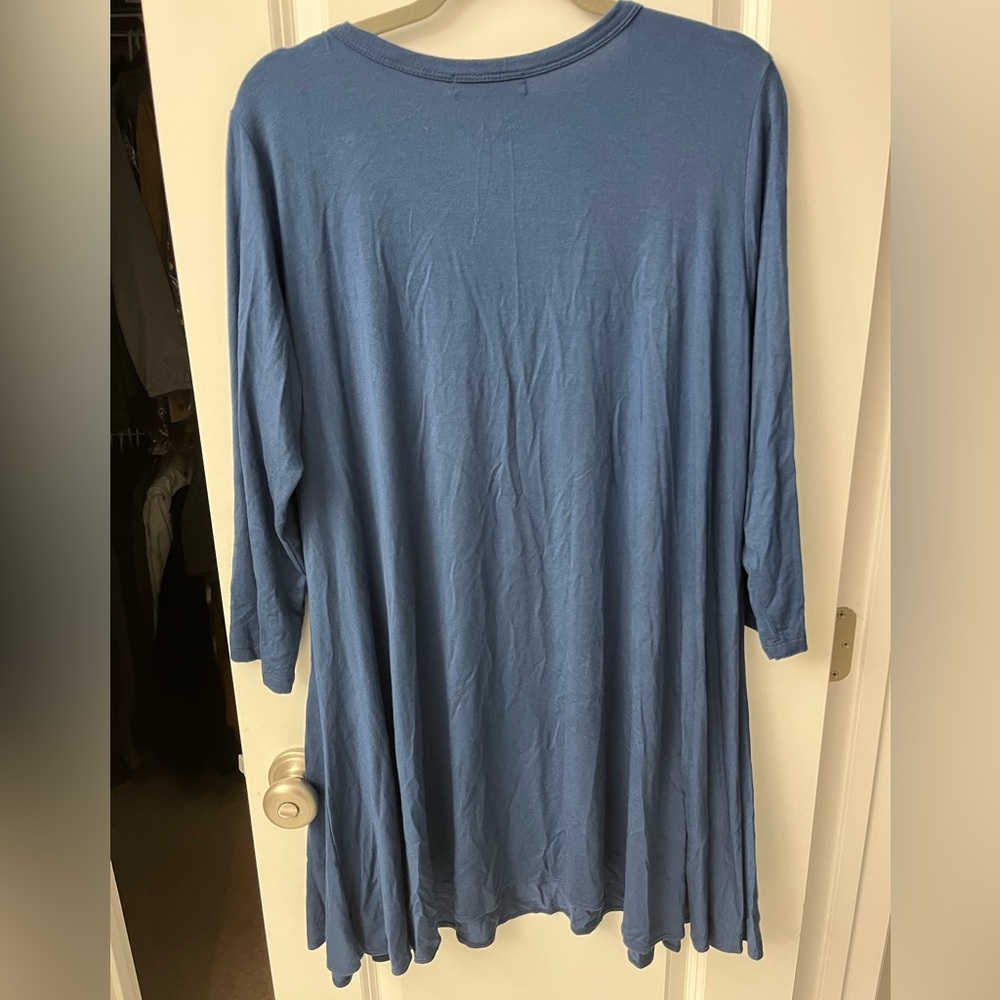 Comfy USA Blue V-Neck Tunic with Pockets - Picture 2 of 4